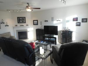 Living Room With Ceiling Fan