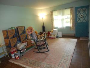 IN-LAW AU PAIR LIVING/DINING ROOM COMBO