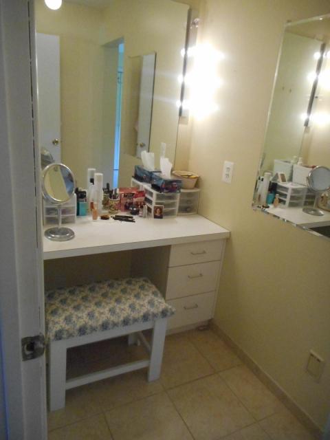 MAKE UP AREA