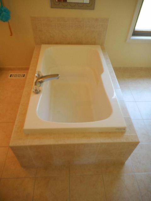 SOAKING TUB