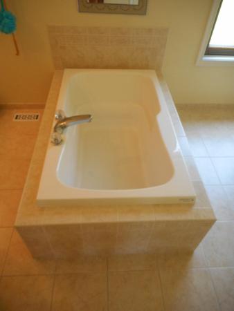 SOAKING TUB