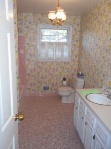 Upstairs Full Bath 