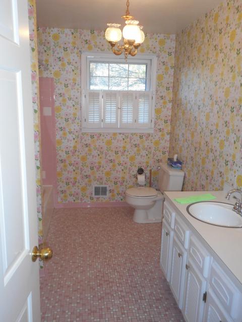 Upstairs Full Bath 