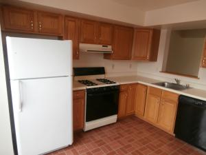 KITCHEN WITH GAS OVEN