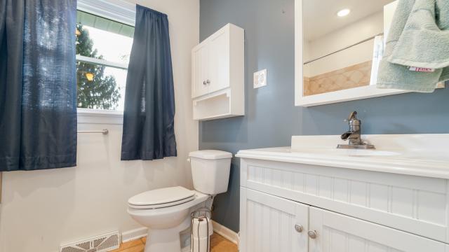 Main Level Bathroom 