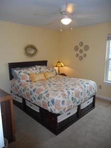 Master Bedroom With Ceiling Fan